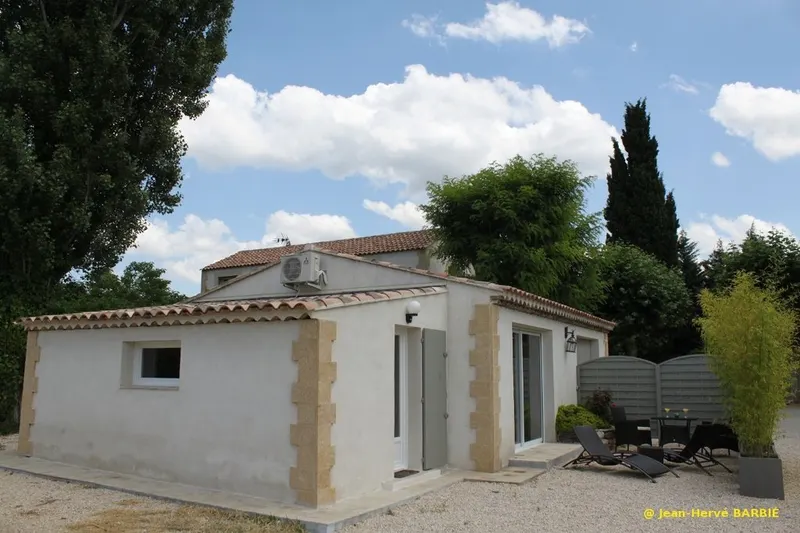 Nuit de Rêve à Lambesc — chambre de 44 m² avec balnéothérapie et piscine privée saisonnière à Lambesc