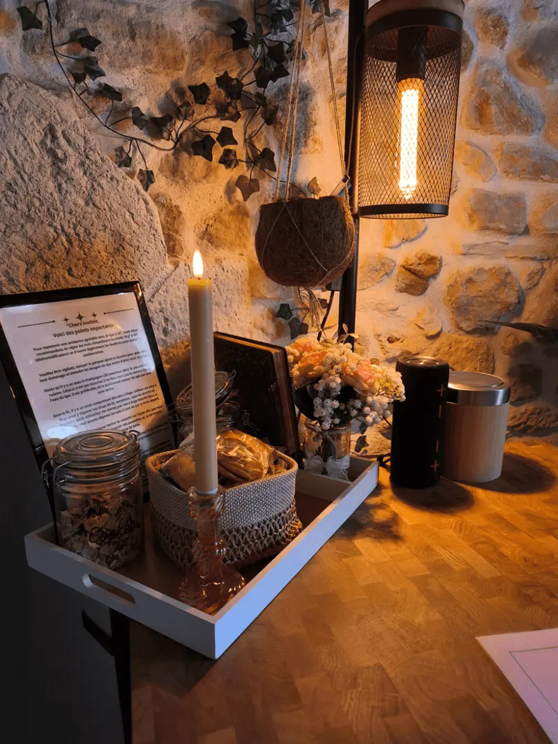 La Tour Secrète à Vinassan — maison sur trois niveaux, jacuzzi et sauna en option à Vinassan