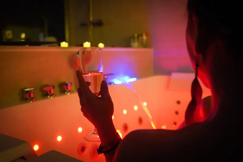 Plaisir Secret à Limoges — Love room privative pour deux à quatre personnes à Limoges