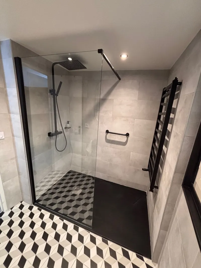 Les Clés du Désir à Épône — maison sur trois niveaux, jacuzzi et pièce secrète à Épône