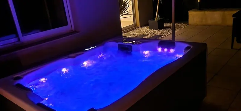 Villa Masadrim — Jacuzzi et piscine aux portes d’Uzès à Serviers-et-Labaume