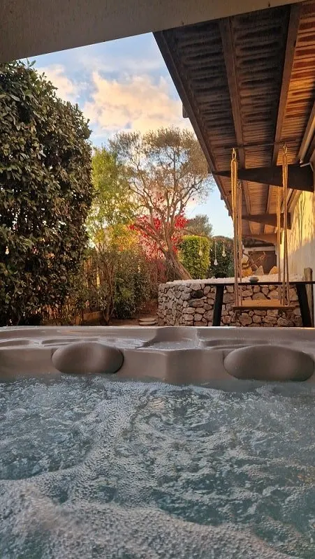 Chambre Cigale à Allauch — jacuzzi extérieur abrité et jardin sans vis-à-vis à Allauch