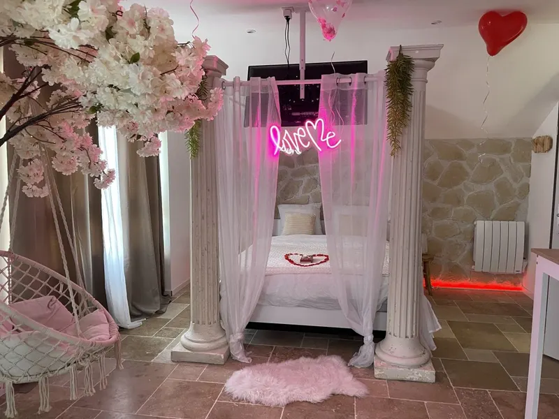 Romantica Spa à Saint-Dié-des-Vosges — Balnéo et décor romano-végétal à Saint-Dié-des-Vosges