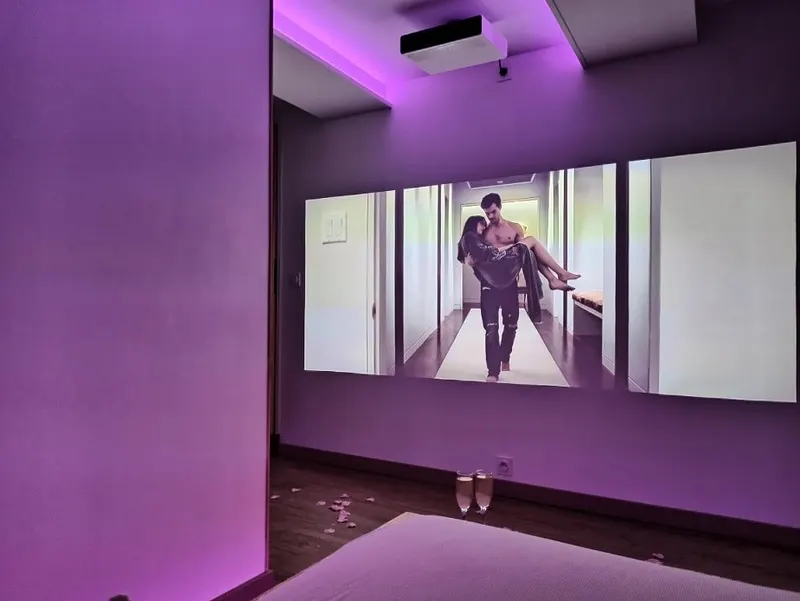Les Suites B Spa — Suite CineOak à Le Beausset