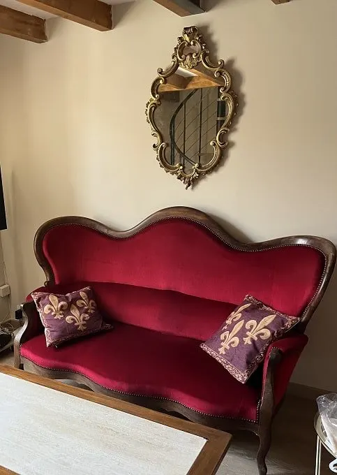 La Halte Louis XIII à Bram — triplex de 70 m² avec baignoire balnéo connectée à Bram