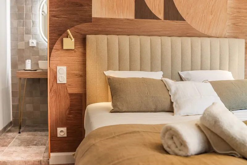 Suite Ève de L’Eden Romantique à Malves-en-Minervois — jacuzzi privé et couloir de nage à Malves-en-Minervois