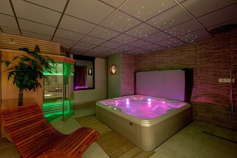 Espace Évasions — Le Loft Love à Toulouse, 85 m² avec jacuzzi, sauna et filet suspendu à Toulouse