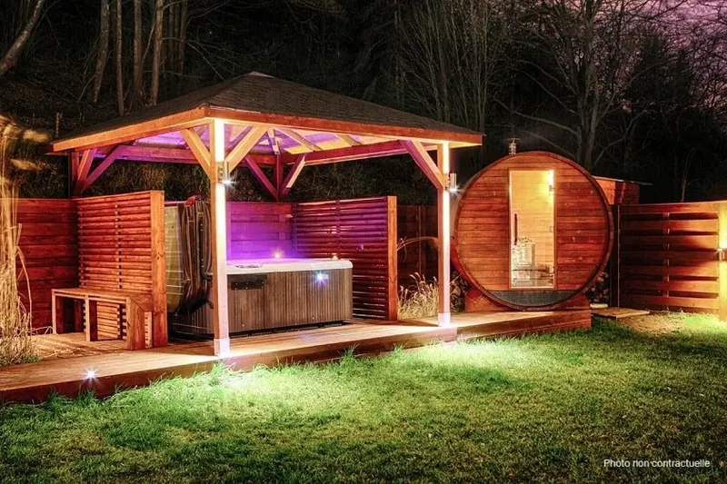 Suite Cocoon à Chaudfontaine — Jacuzzi, hammam et jardin avec sauna à Chaudfontaine