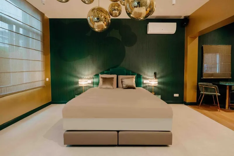 Suite Gucci du Designer Hôtel à Heusy — Jacuzzi extérieur et accès PMR à Heusy