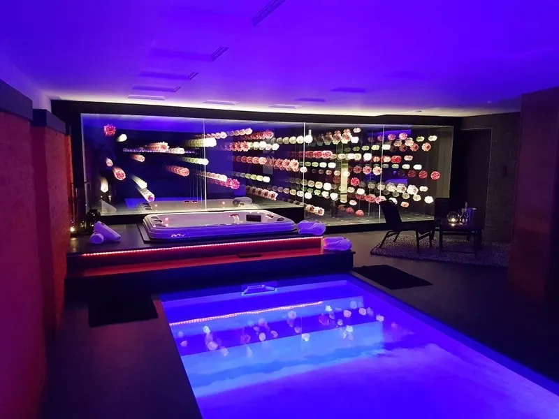 Suite Infiny Ocove à Durbuy — 150 m² avec piscine, jacuzzi et sauna privés à Durbuy