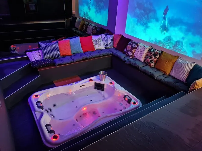 Suite Infiny Ocove à Durbuy — 150 m² avec piscine, jacuzzi et sauna privés à Durbuy