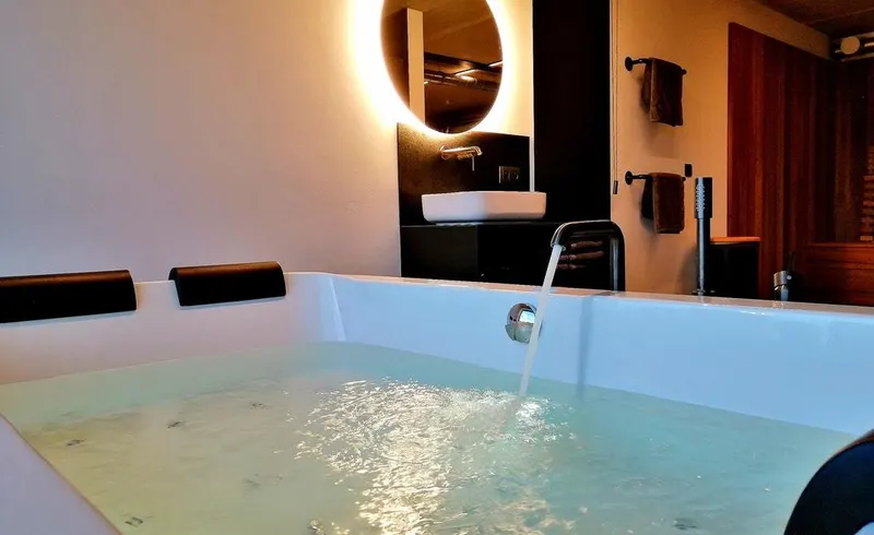 Ogîte à Sart-lez-Spa — 90 m² avec balnéo, jacuzzi extérieur et zone infrarouge à Sart-lez-Spa