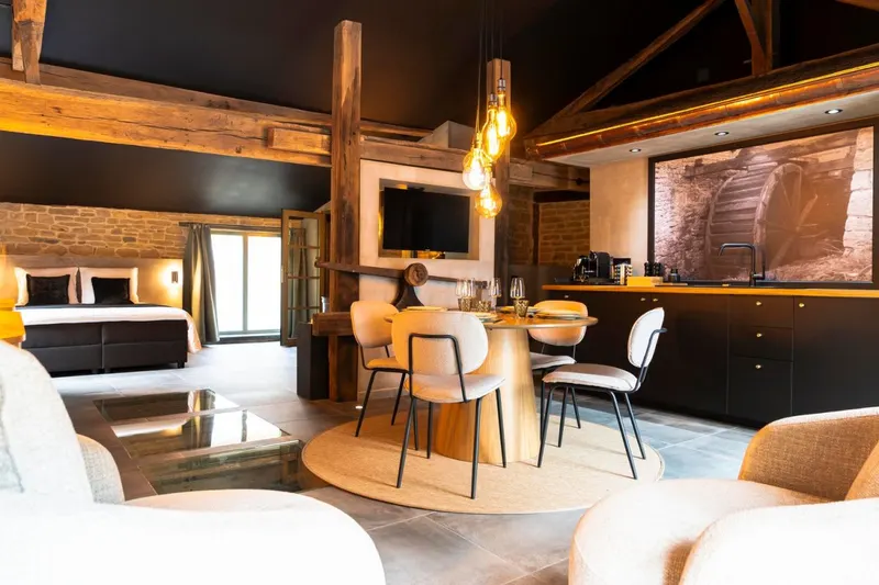 Le Castelain à Sainte-Cécile — ancienne scierie, jacuzzi, sauna et baignoire en cuivre à Sainte-Cécile