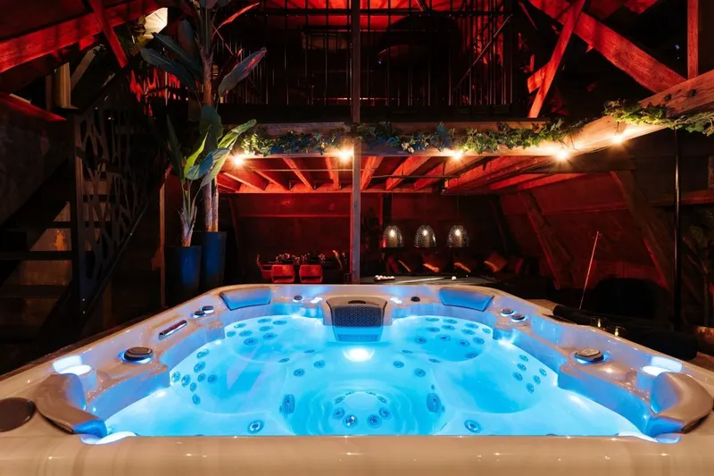 Suite EXTASE à Manage — 150 m², Jacuzzi XXL, billard et jeux privatifs à Manage