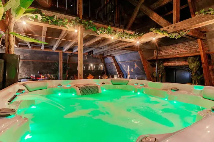 Suite EXTASE à Manage — 150 m², Jacuzzi XXL, billard et jeux privatifs à Manage