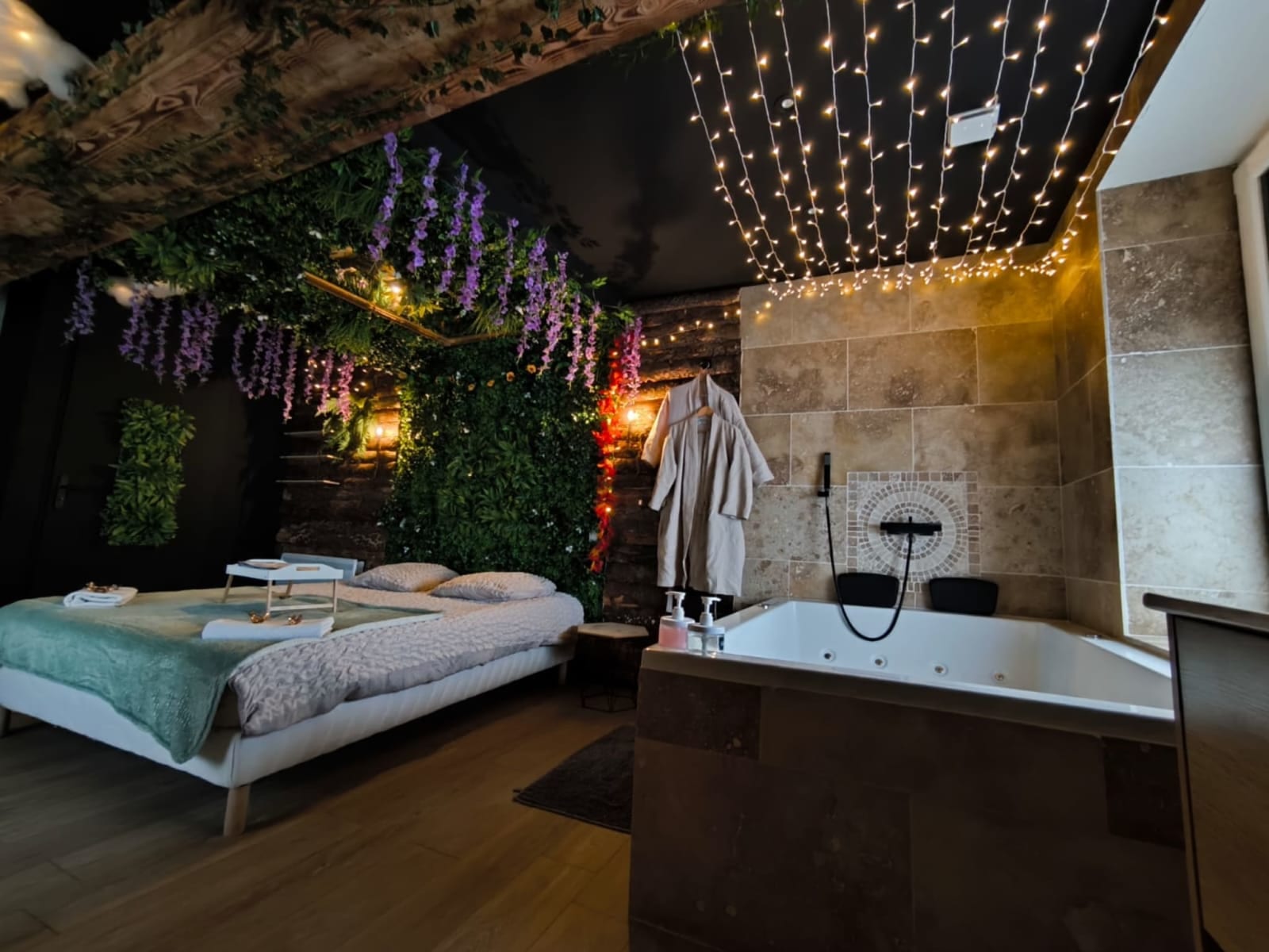 « L’Expérience » Love Room Amazonie à L’Étrat