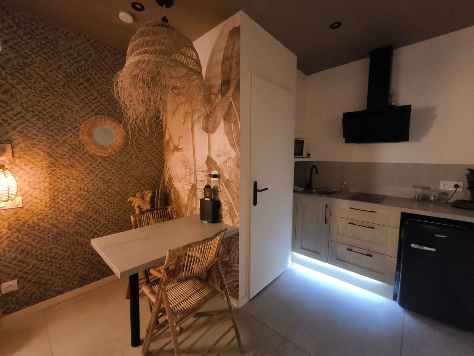 L’Expérience Love Room Bali à Saint-Jean-Bonnefonds — Balnéo et terrasse privée à Saint-Jean-Bonnefonds