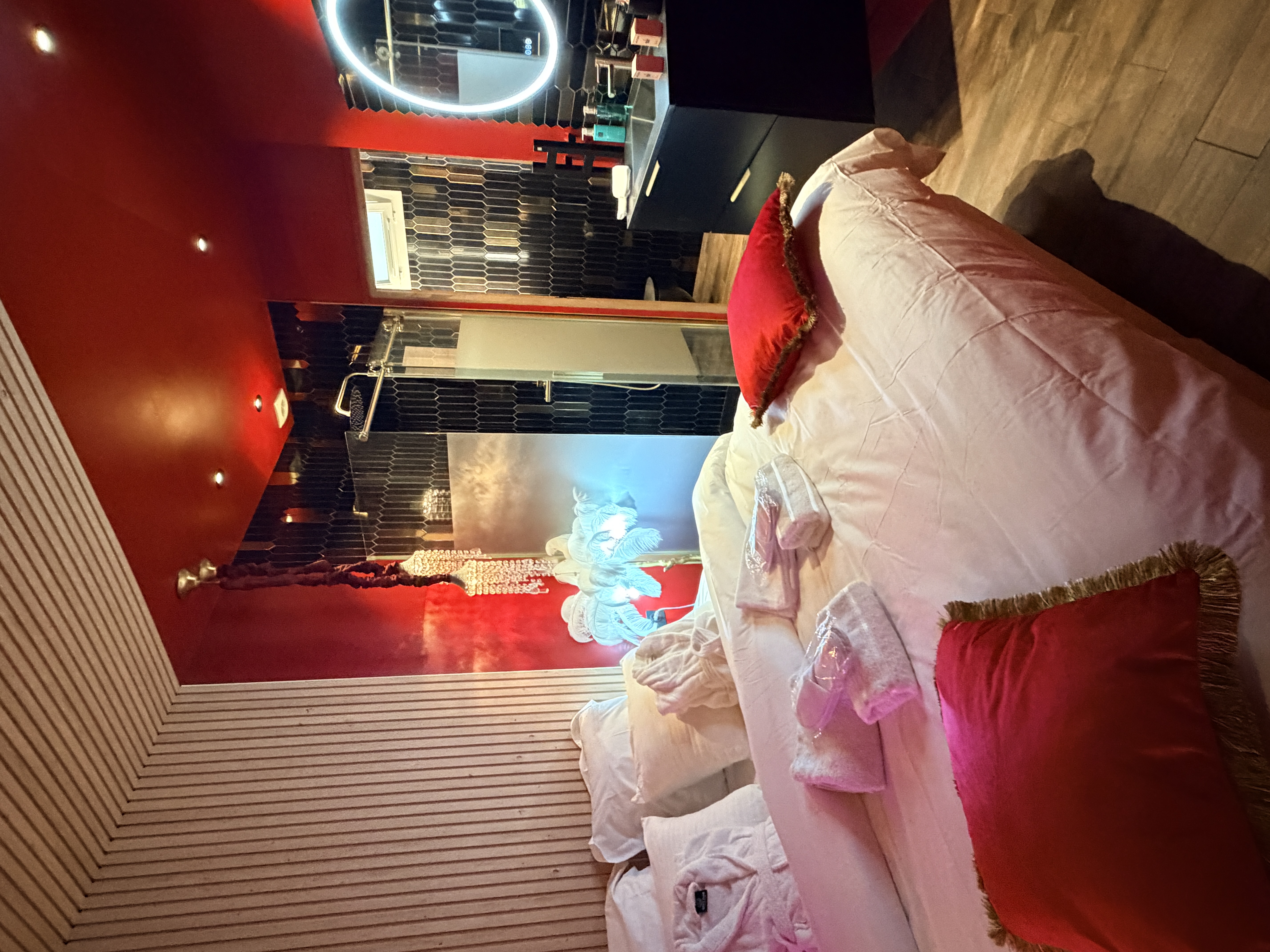 Suite de prestige avec jacuzzi & sauna privatif – Paris 12