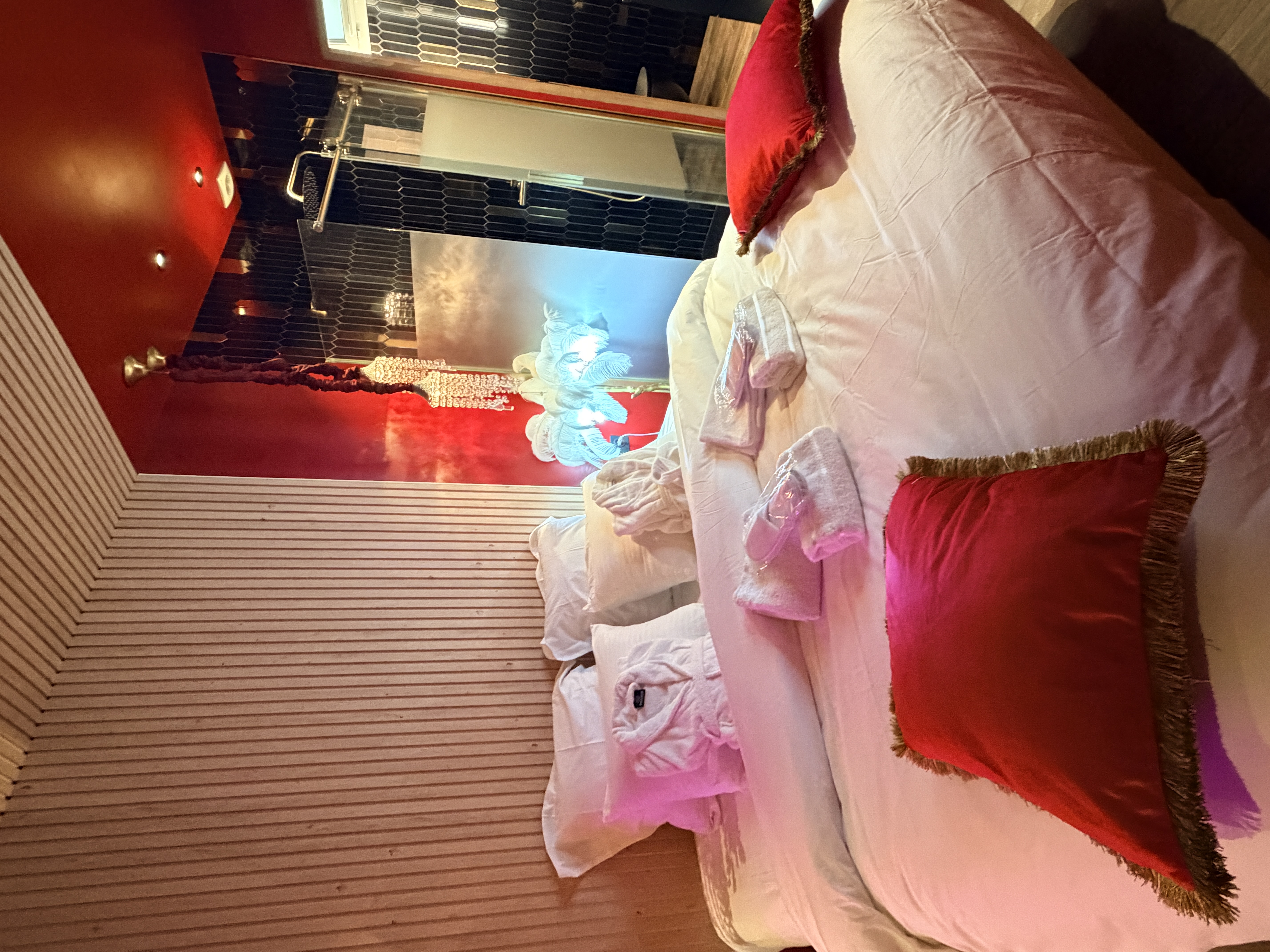 Suite de prestige avec bain à remous & sauna privatif – Paris 12 à Paris