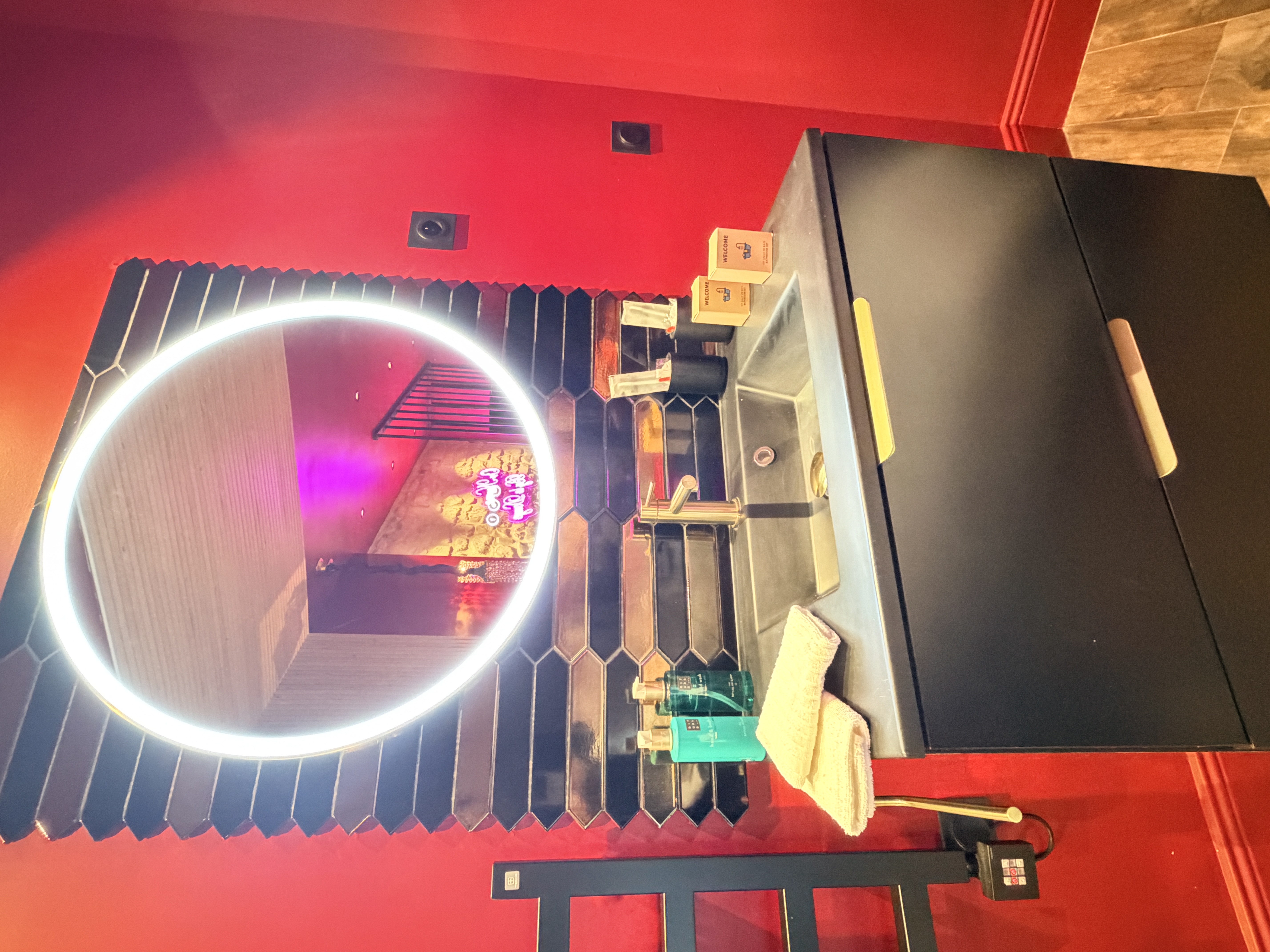 Suite de prestige avec bain à remous & sauna privatif – Paris 12 à Paris