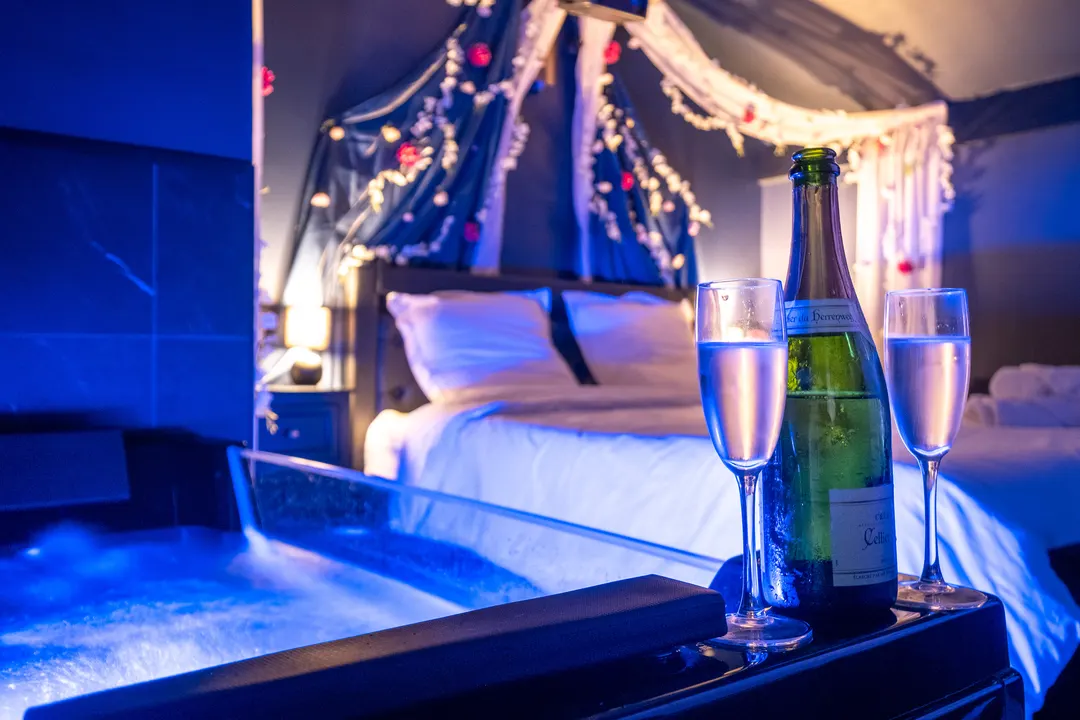 Le Boudoir Secret - Love Room avec Chambre Secrète à Le Luc
