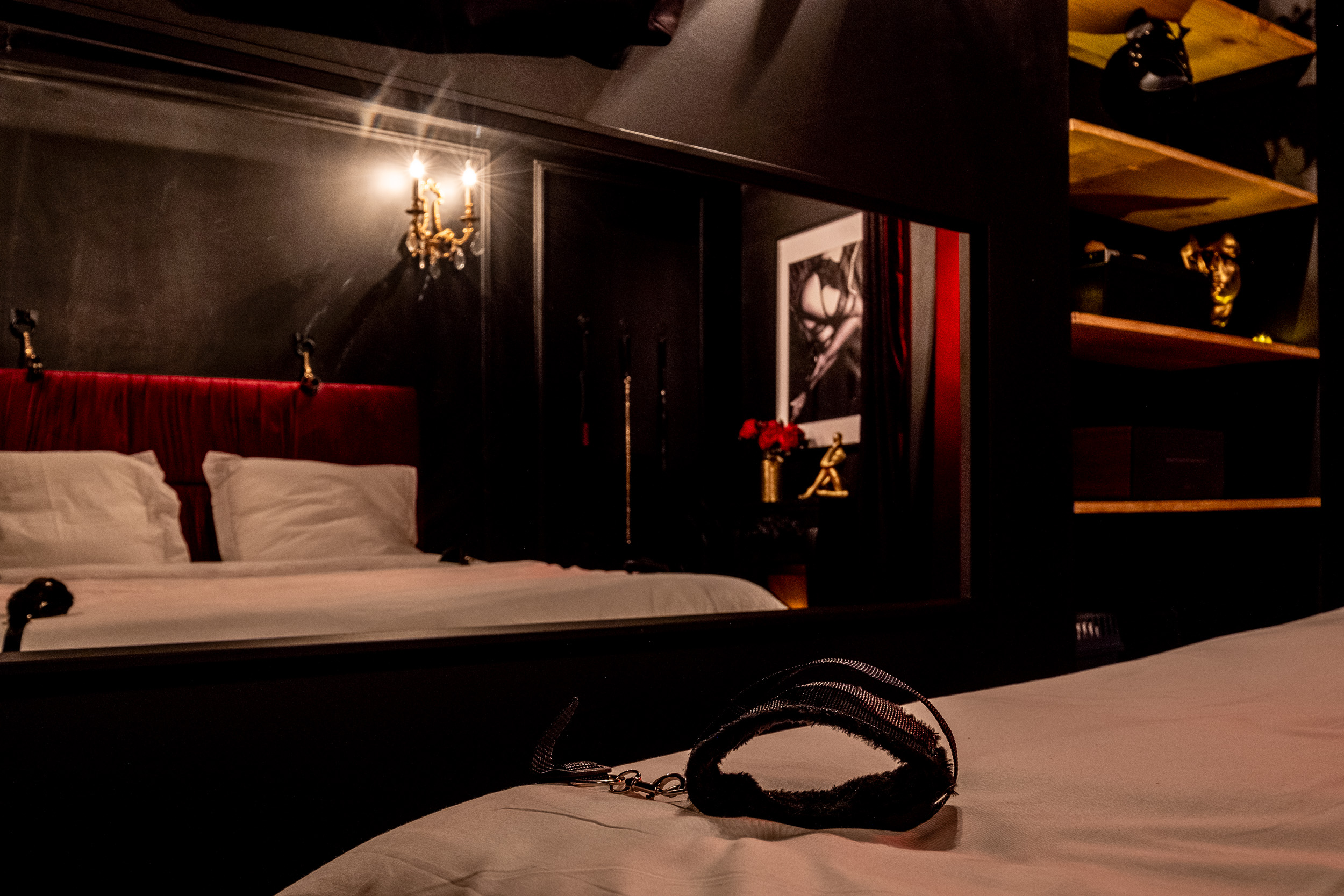 Le Boudoir Secret - Love Room avec Chambre Secrète à Le Luc