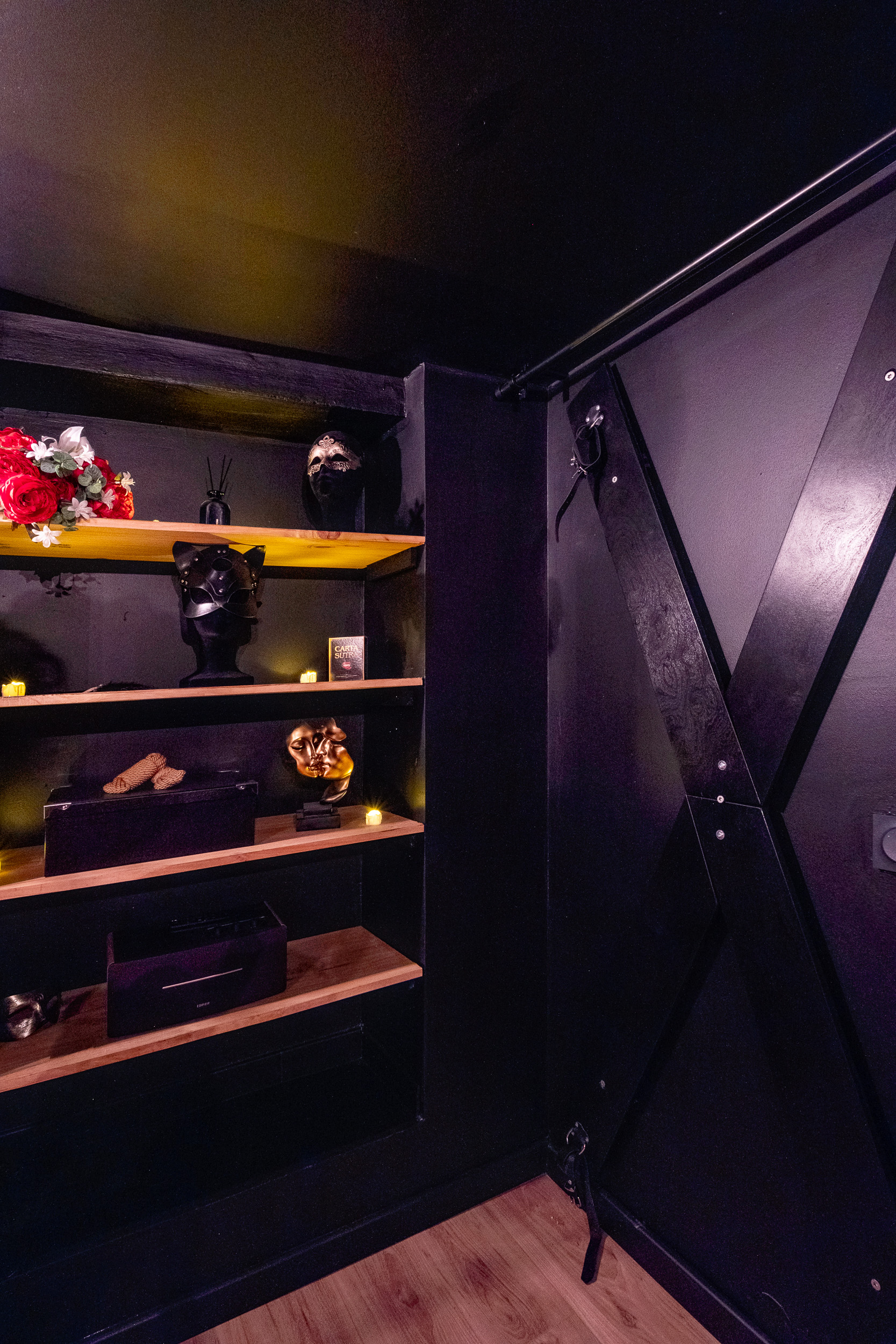 Le Boudoir Secret - Love Room avec Chambre Secrète à Le Luc