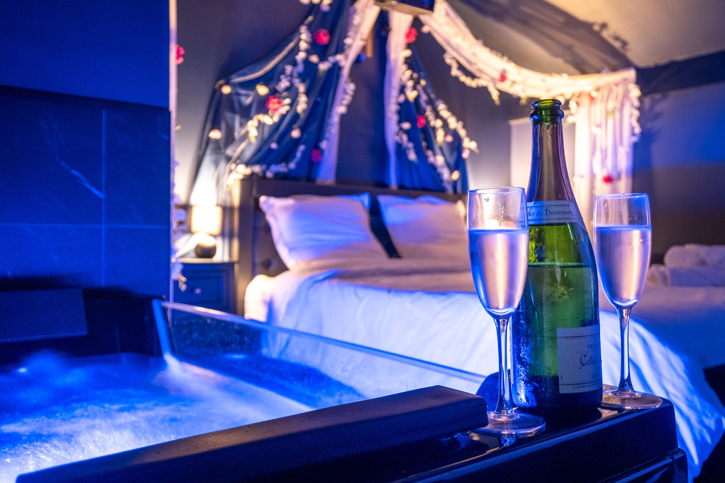 Le Boudoir Secret - Love Room avec Chambre Secrète à Le Luc