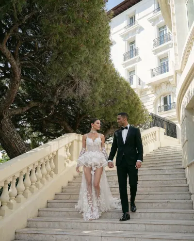 Portrait éditorial de mariés dans les pinèdes du Grand-Hôtel Cap-Ferrat Saint-Jean-Cap-Ferrat — mariage luxe Côte d’Azur