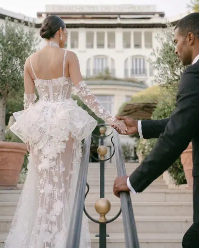 Portrait éditorial de mariés dans les pinèdes du Grand-Hôtel Cap-Ferrat Saint-Jean-Cap-Ferrat — mariage luxe Côte d’Azur