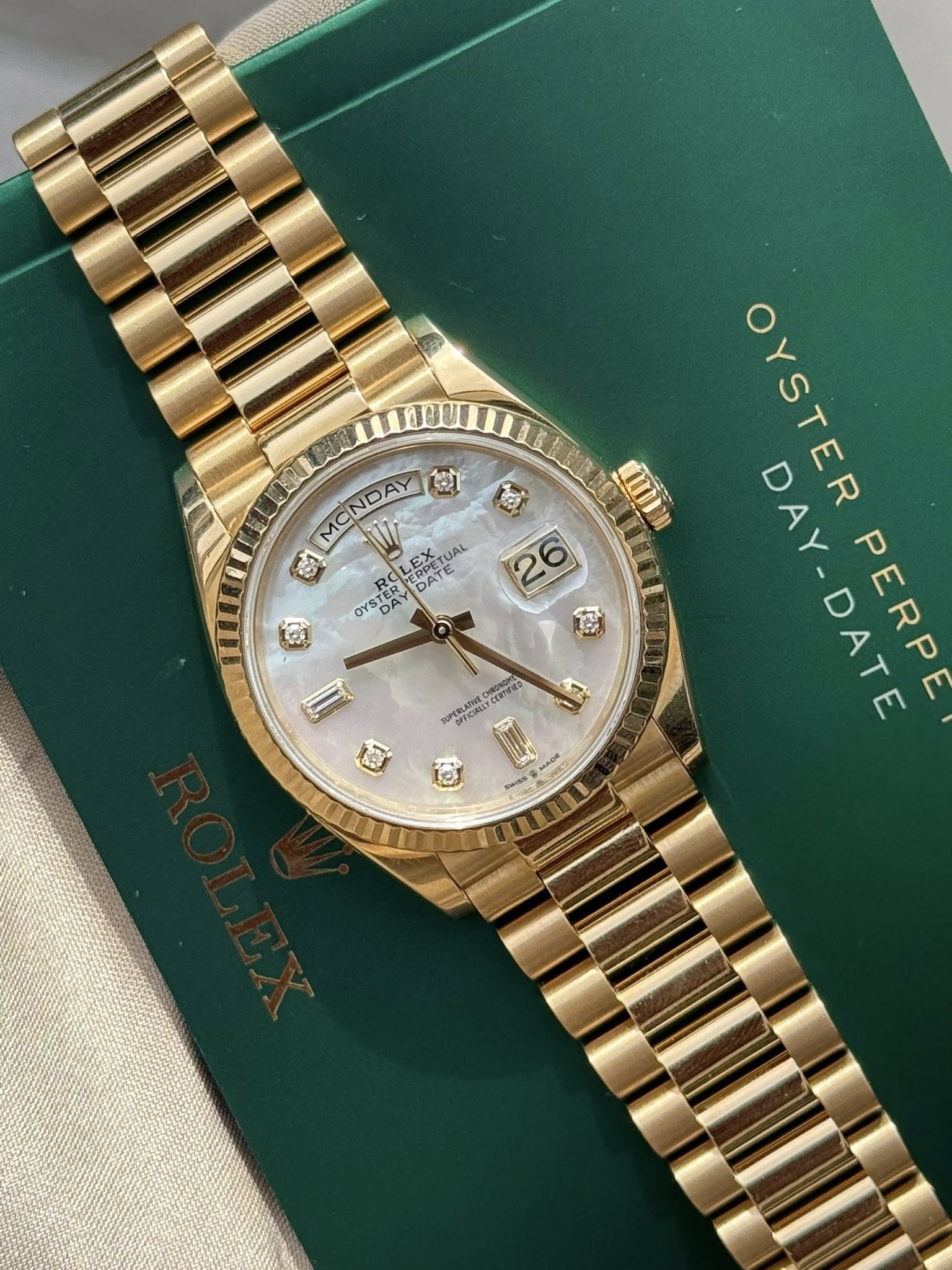 Rolex Daydate 36mm MOP Diamond dial 128238
