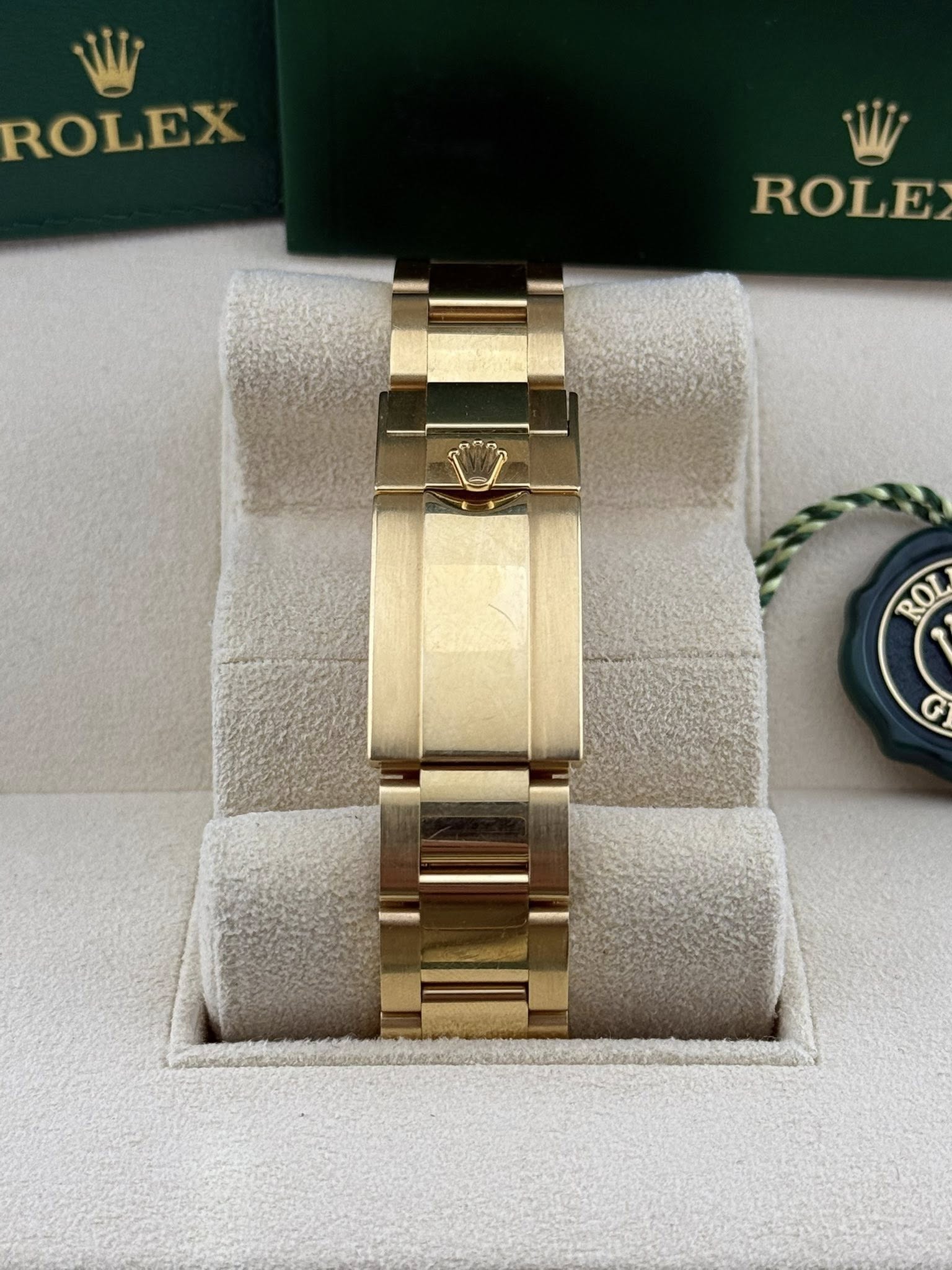 Rolex Yacht-Master II 44mm Oyster Perpetual 18k Yellow Gold White Dial 116688