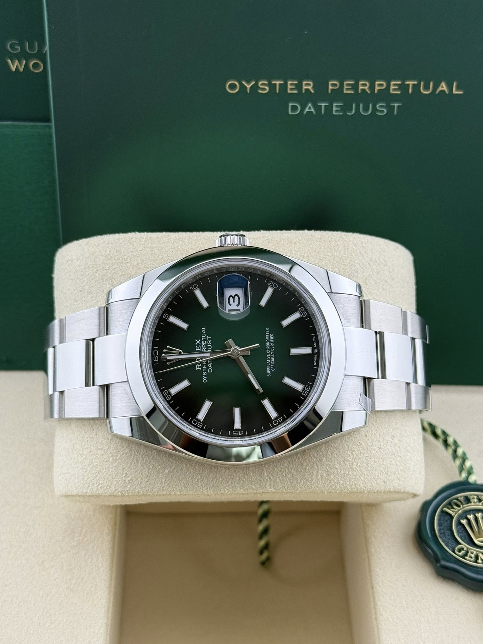 Datejust 41 Ombré green dial smooth bezel 126300