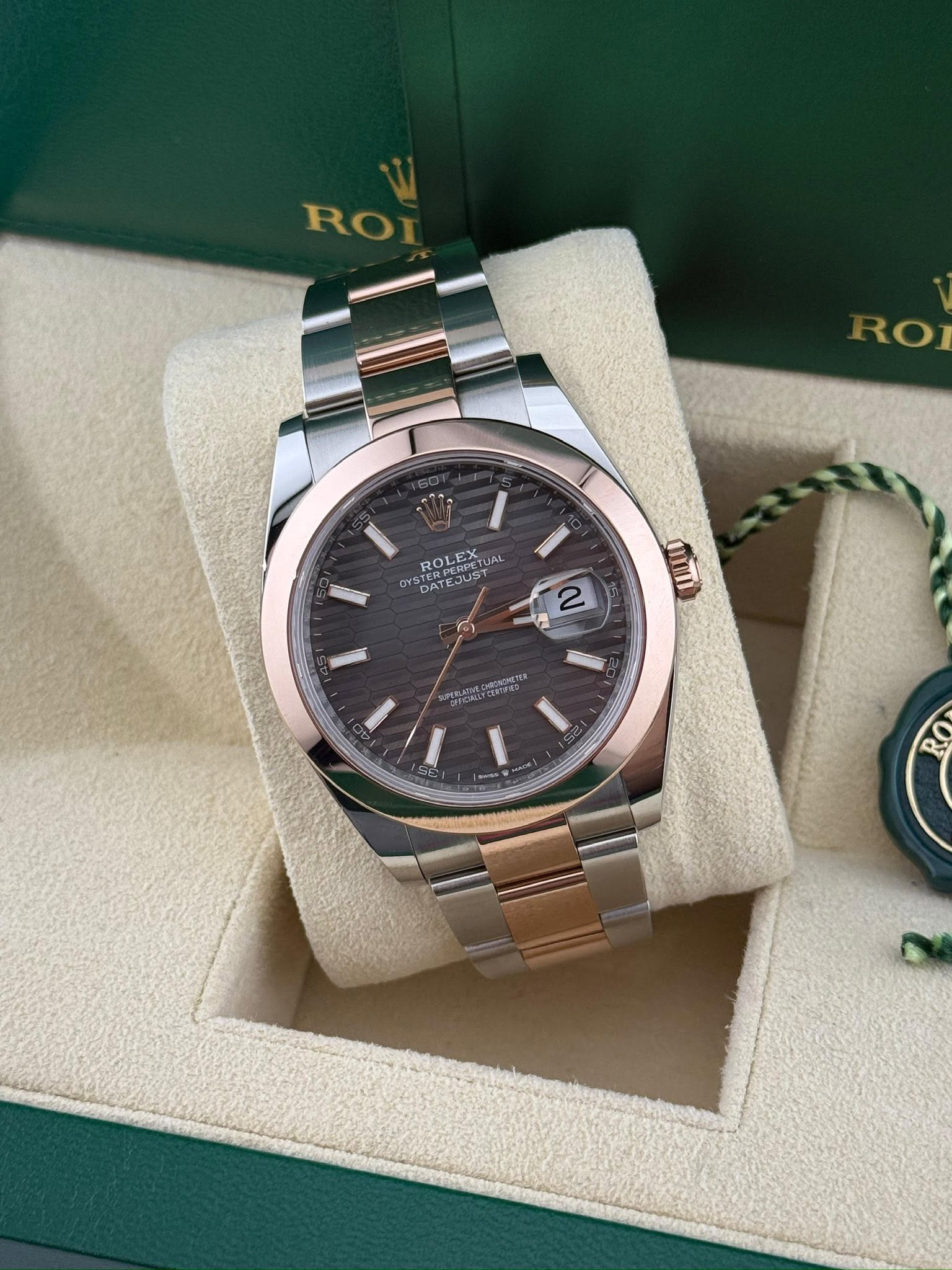 Datejust 41 rhodium motif dial smooth bezel 126301
