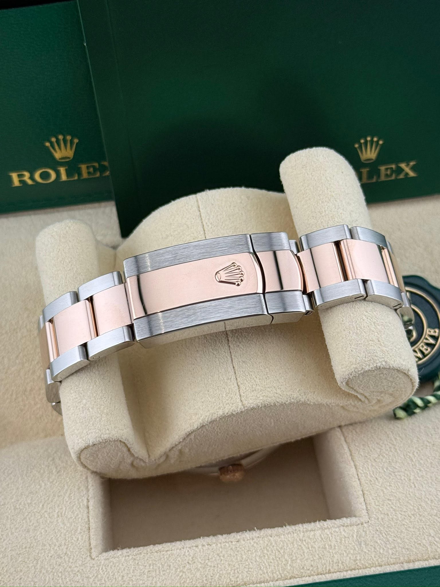 Datejust 41 rhodium motif dial smooth bezel 126301