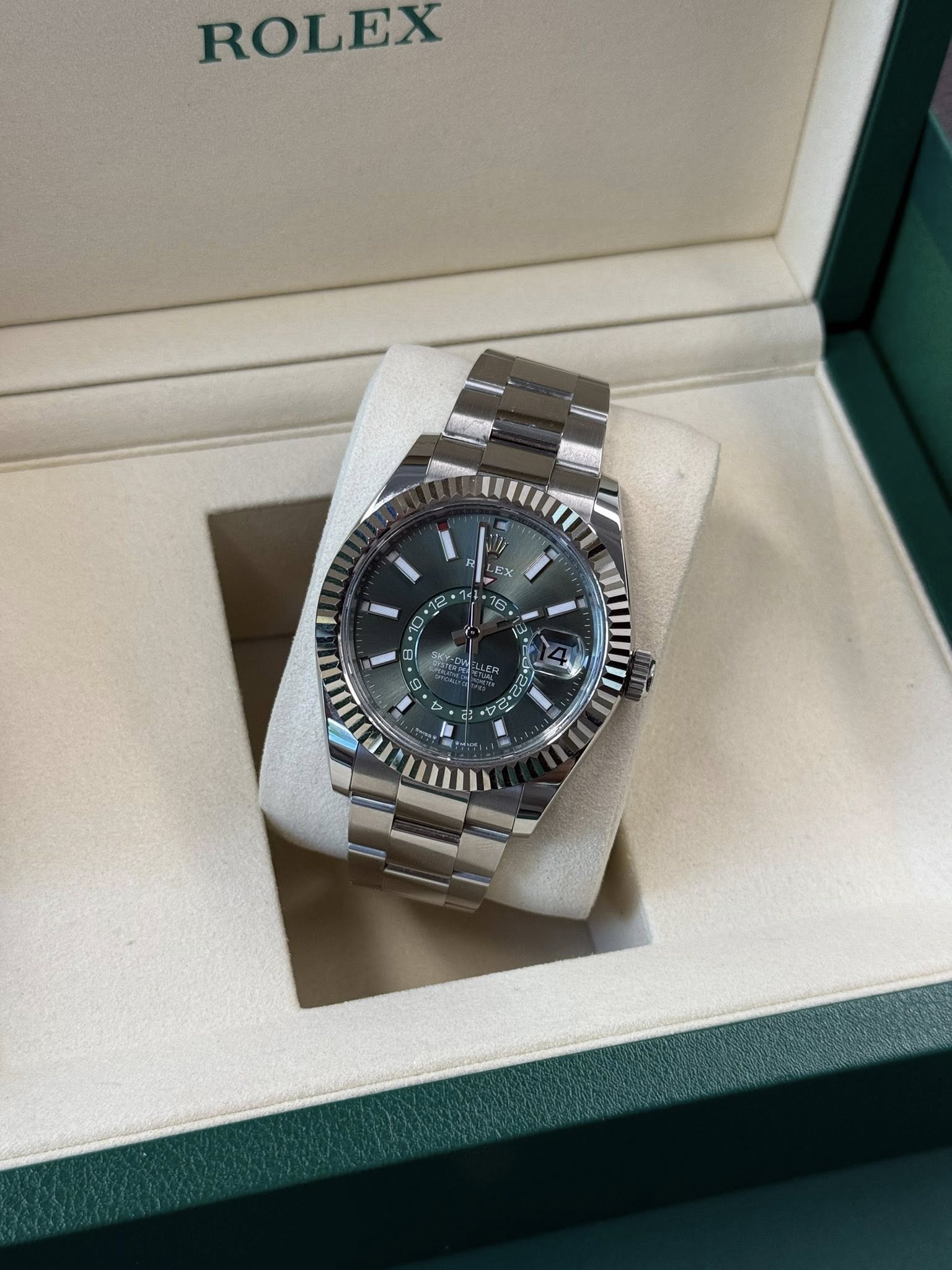 Rolex Skydweller mint green dial oyster 336934