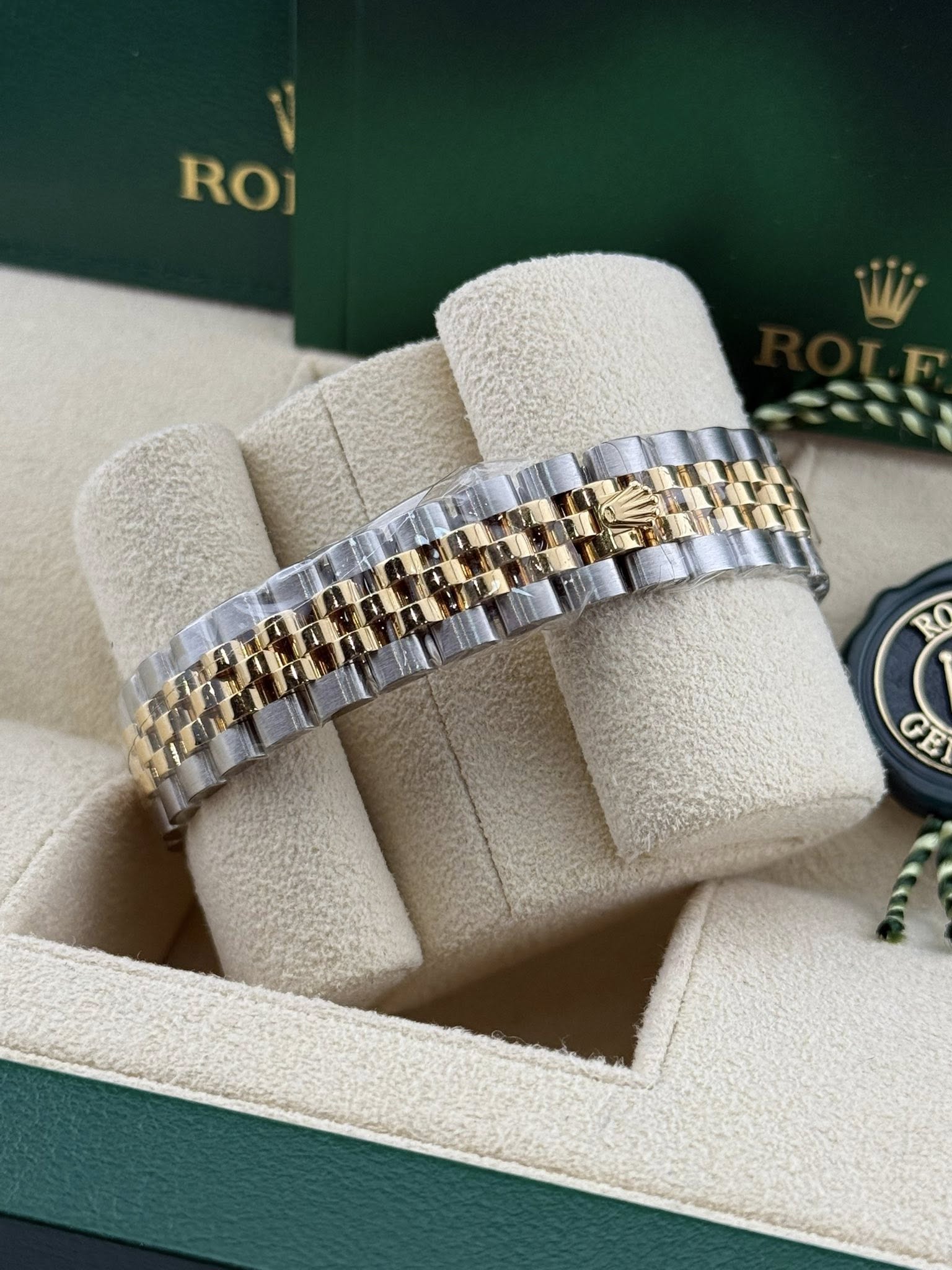 Rolex Datejust 28mm champagne diamond dial 279173