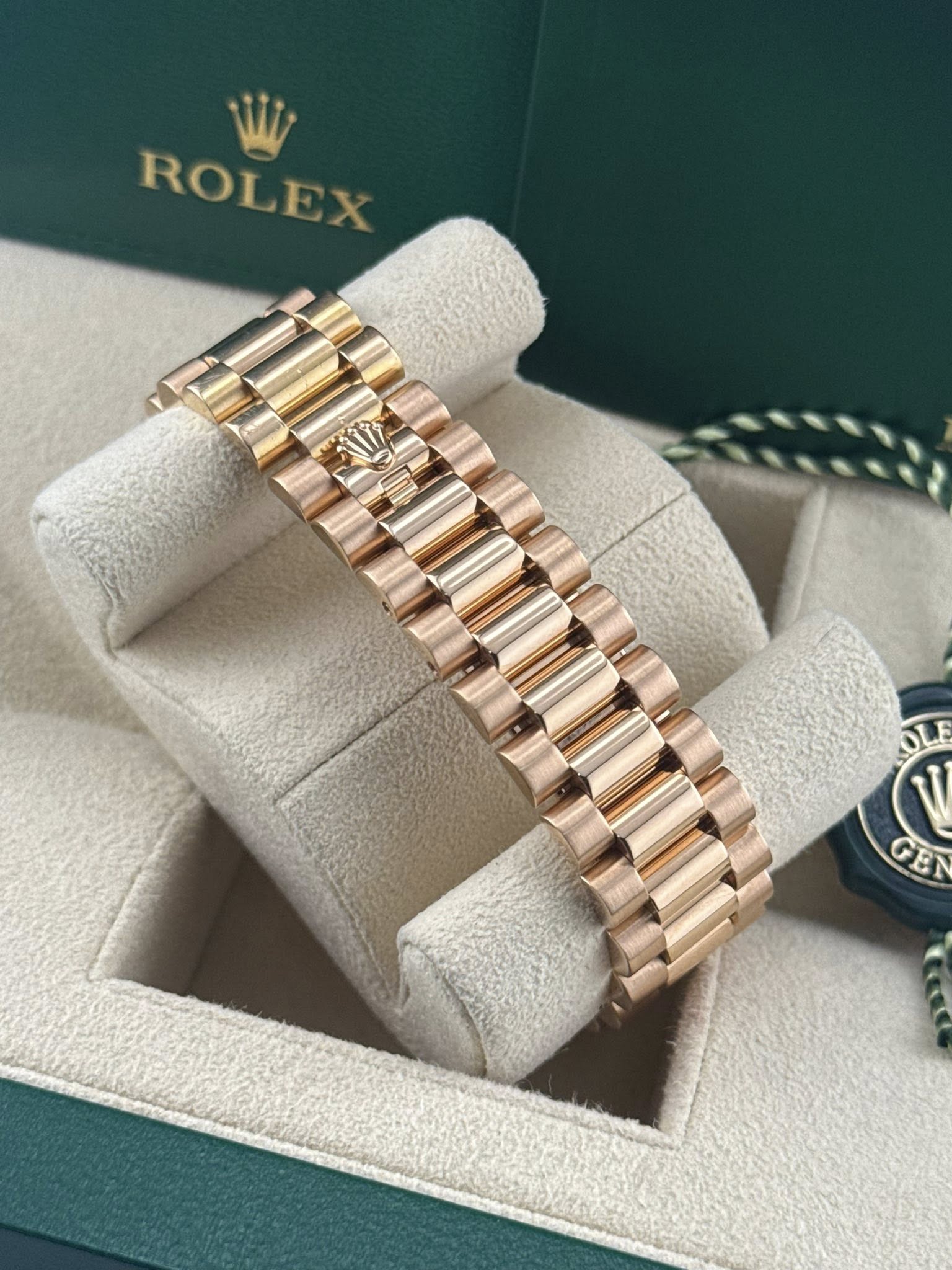 Rolex Daydate 36mm Sundust baguette dial 118235