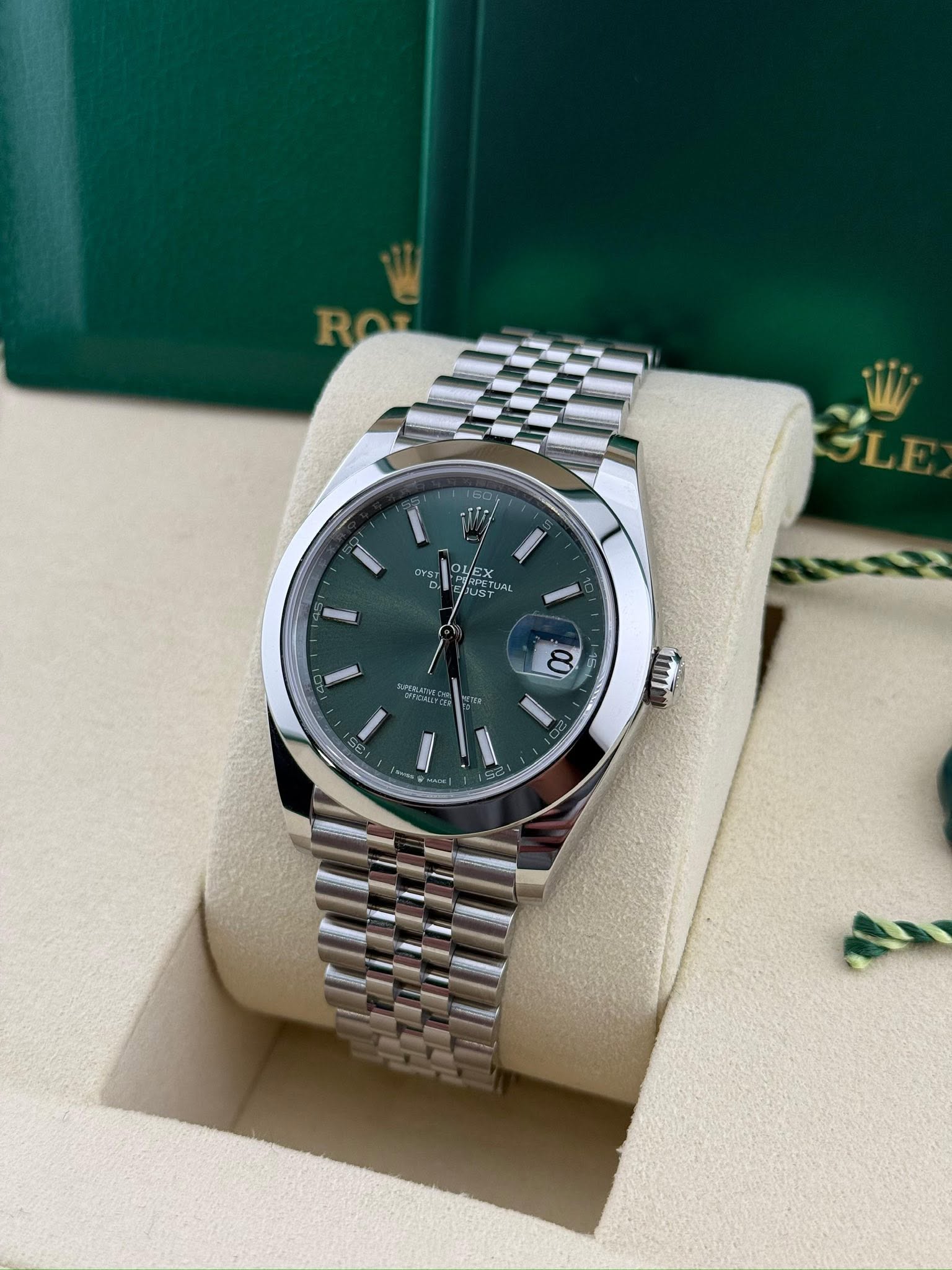 Rolex Datejust 41 mint green smooth bezel