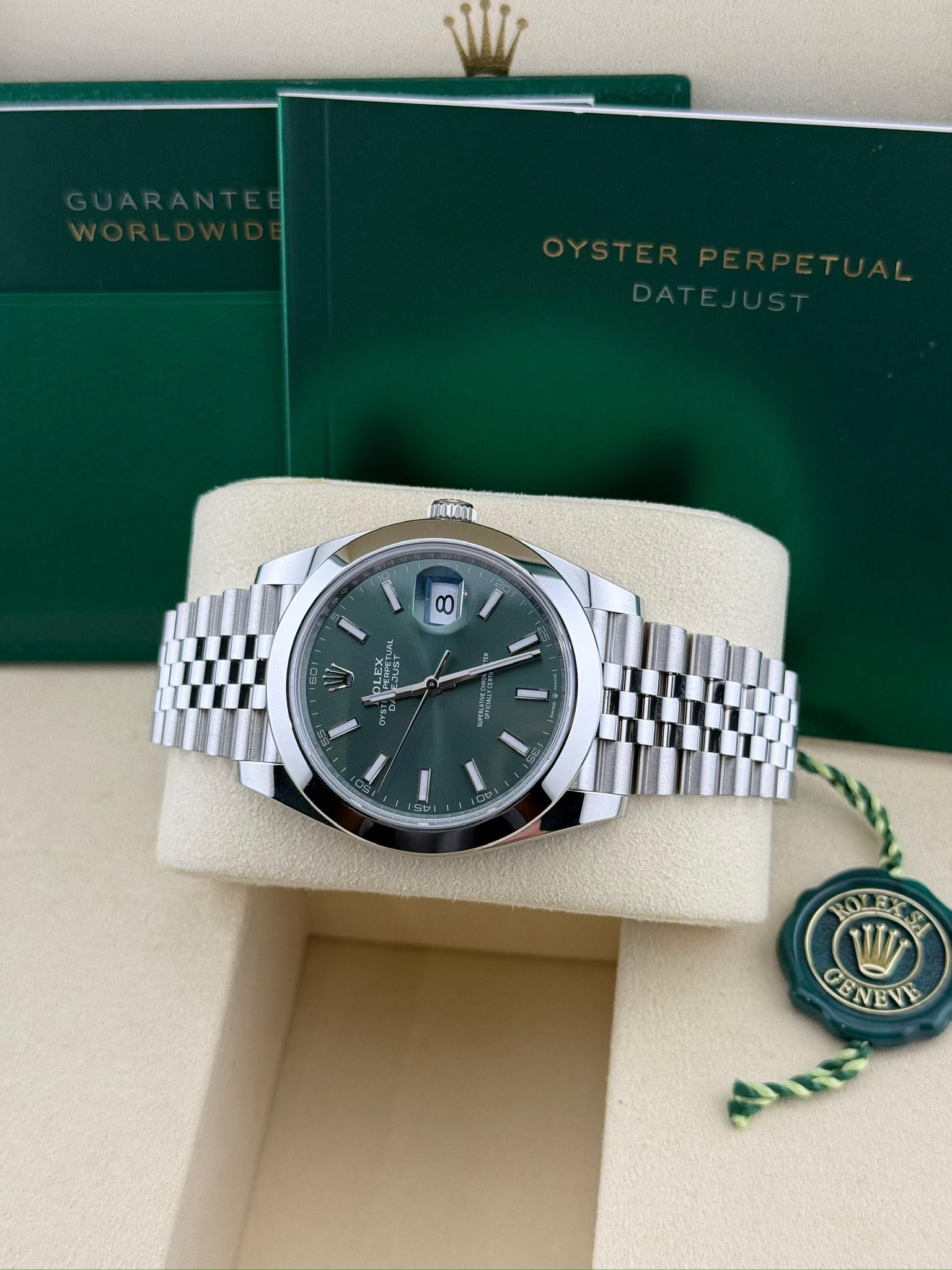 Rolex Datejust 41 mint green smooth bezel