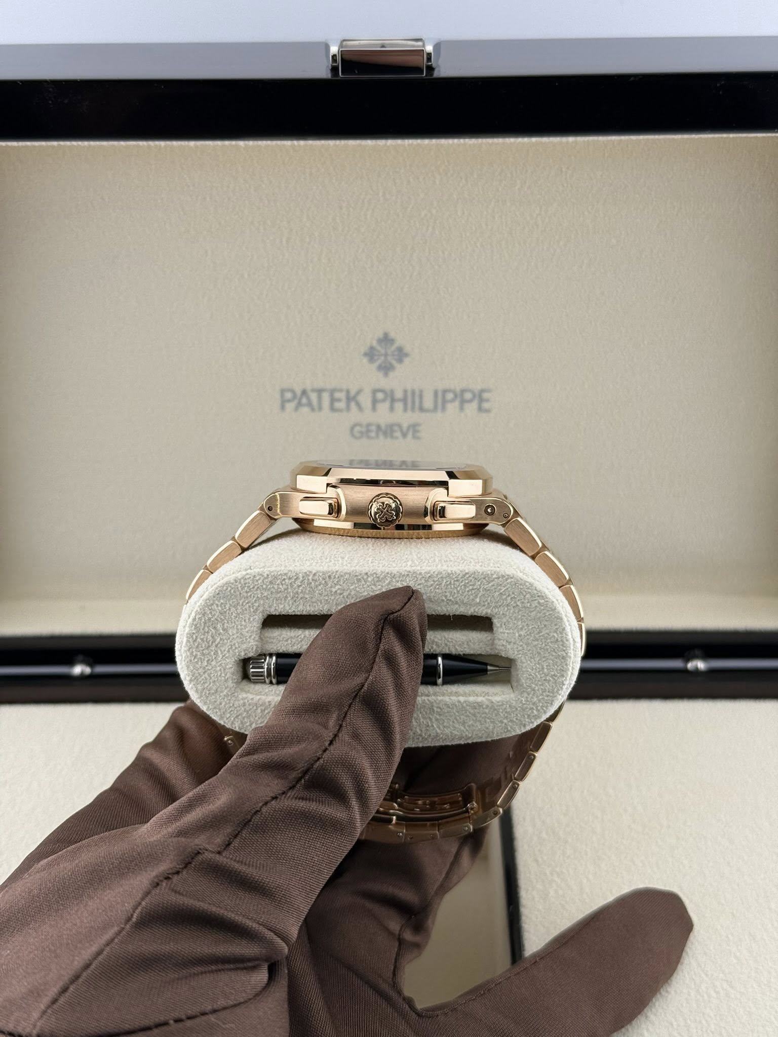 Patek Philippe 5990/1R Nautilus Travel Time Chronograph 18kt Rose Gold