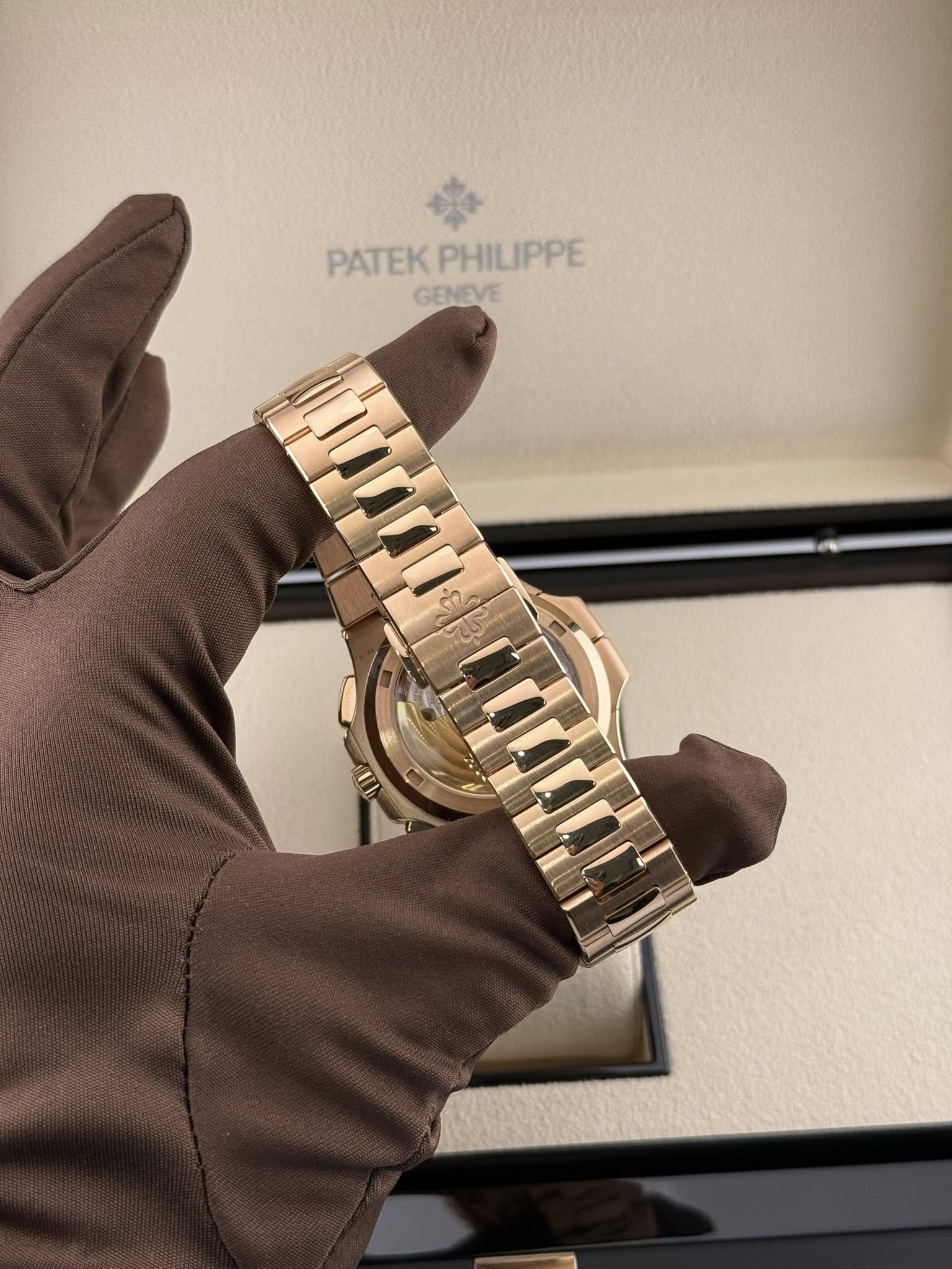 Patek Philippe 5990/1R Nautilus Travel Time Chronograph 18kt Rose Gold