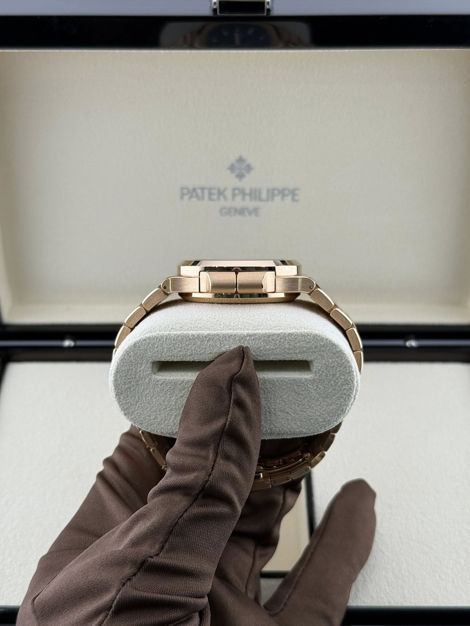 Patek Philippe 5990/1R Nautilus Travel Time Chronograph 18kt Rose Gold