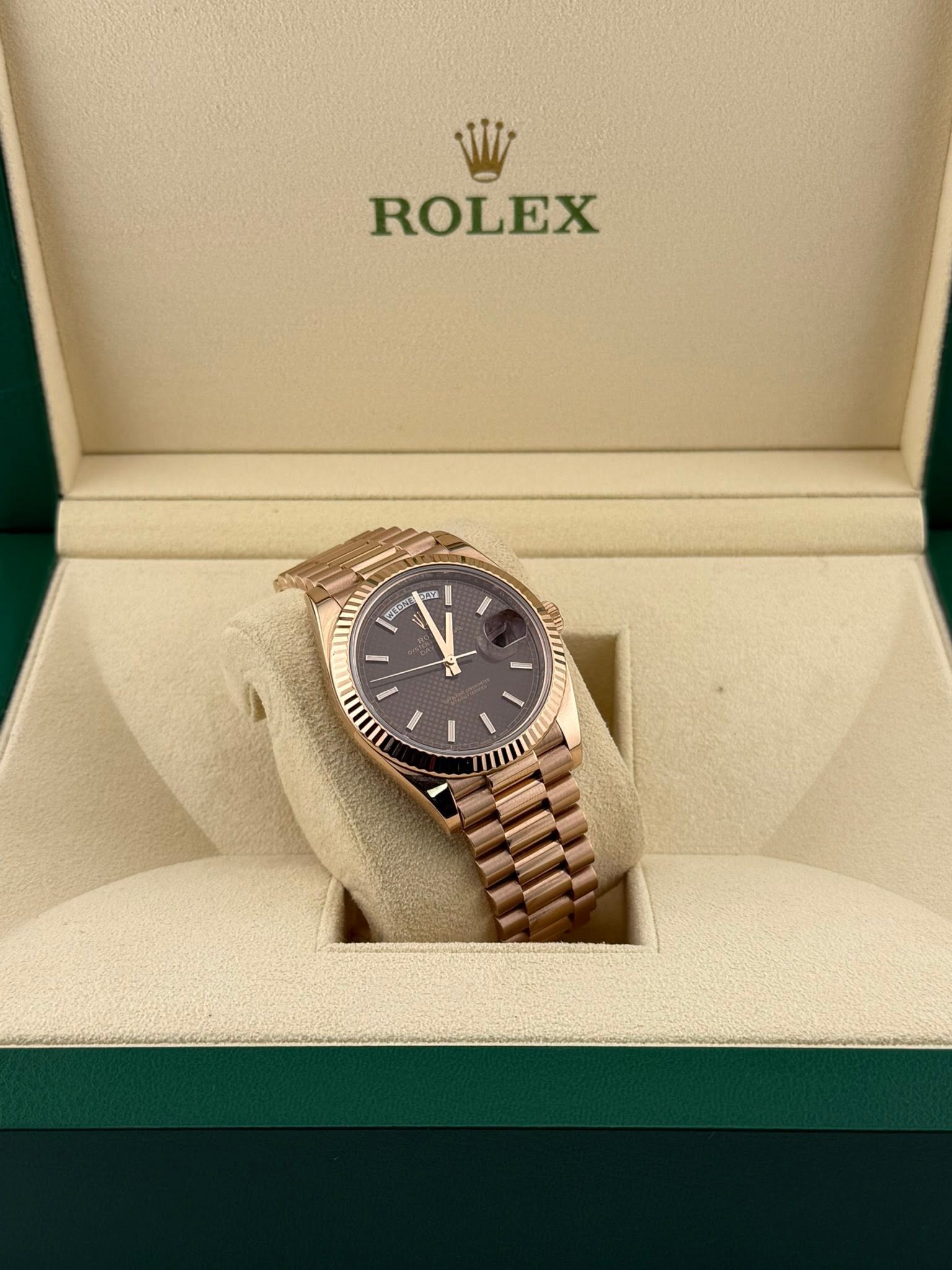 Rolex Daydate 40mm Chocolate Motif dial 228235