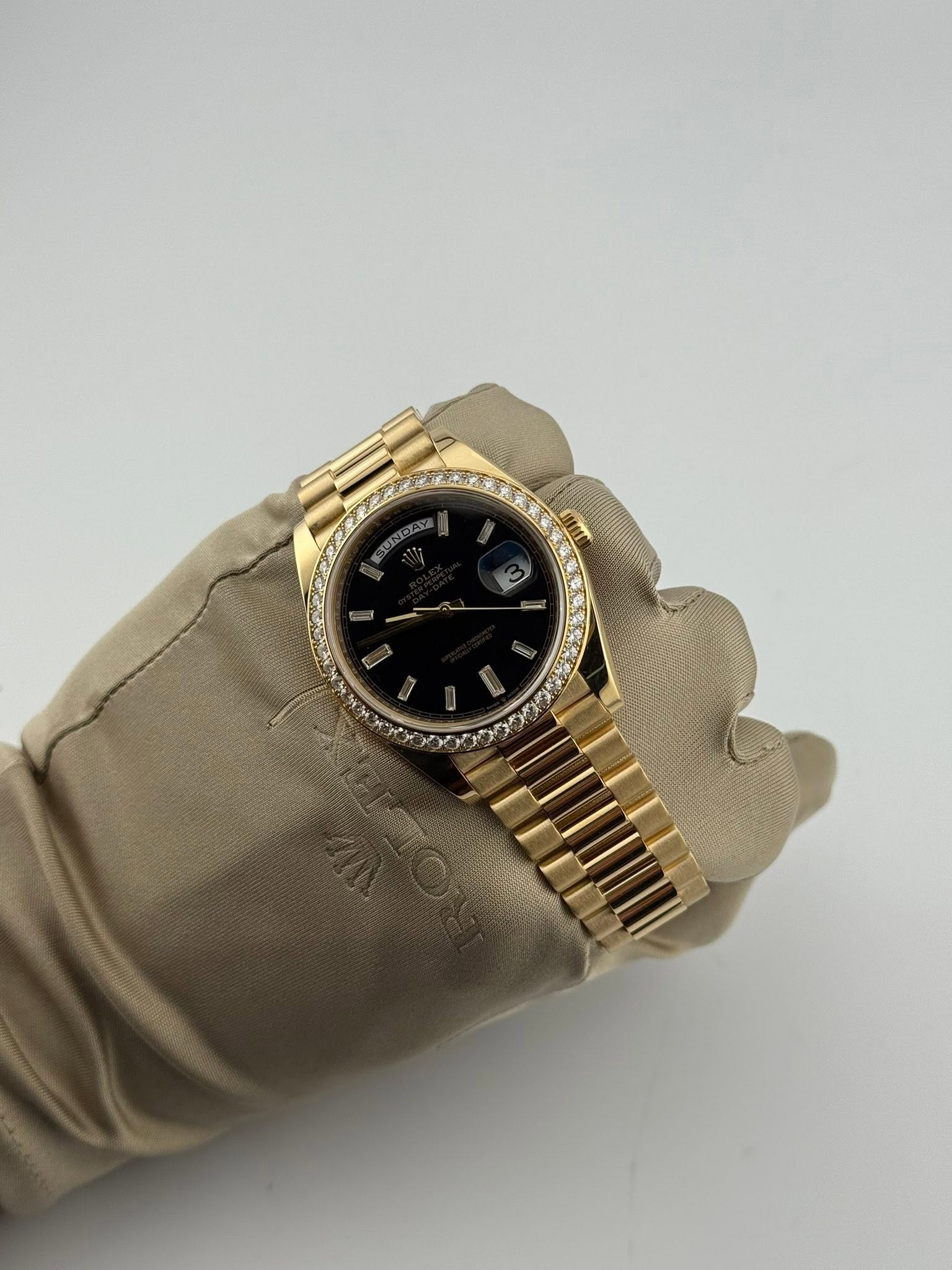 Rolex Daydate 40mm Yellow Gold 228348RBR