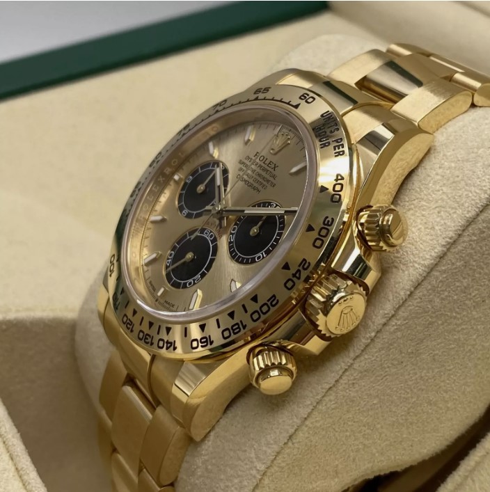 Rolex Cosmograph Daytona 40mm 18K Yellow Gold Champagne Dial Watch 126508