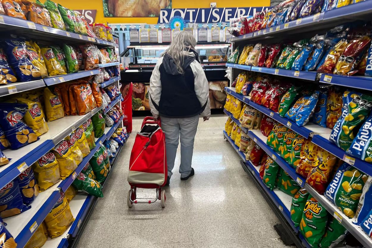 Pequeños comercios y autoservicios ganan peso en el consumo masivo