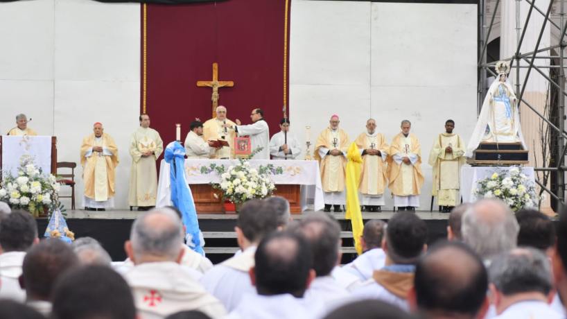 Corpus Christi convocó a autoridades y fieles en Plaza Independencia
