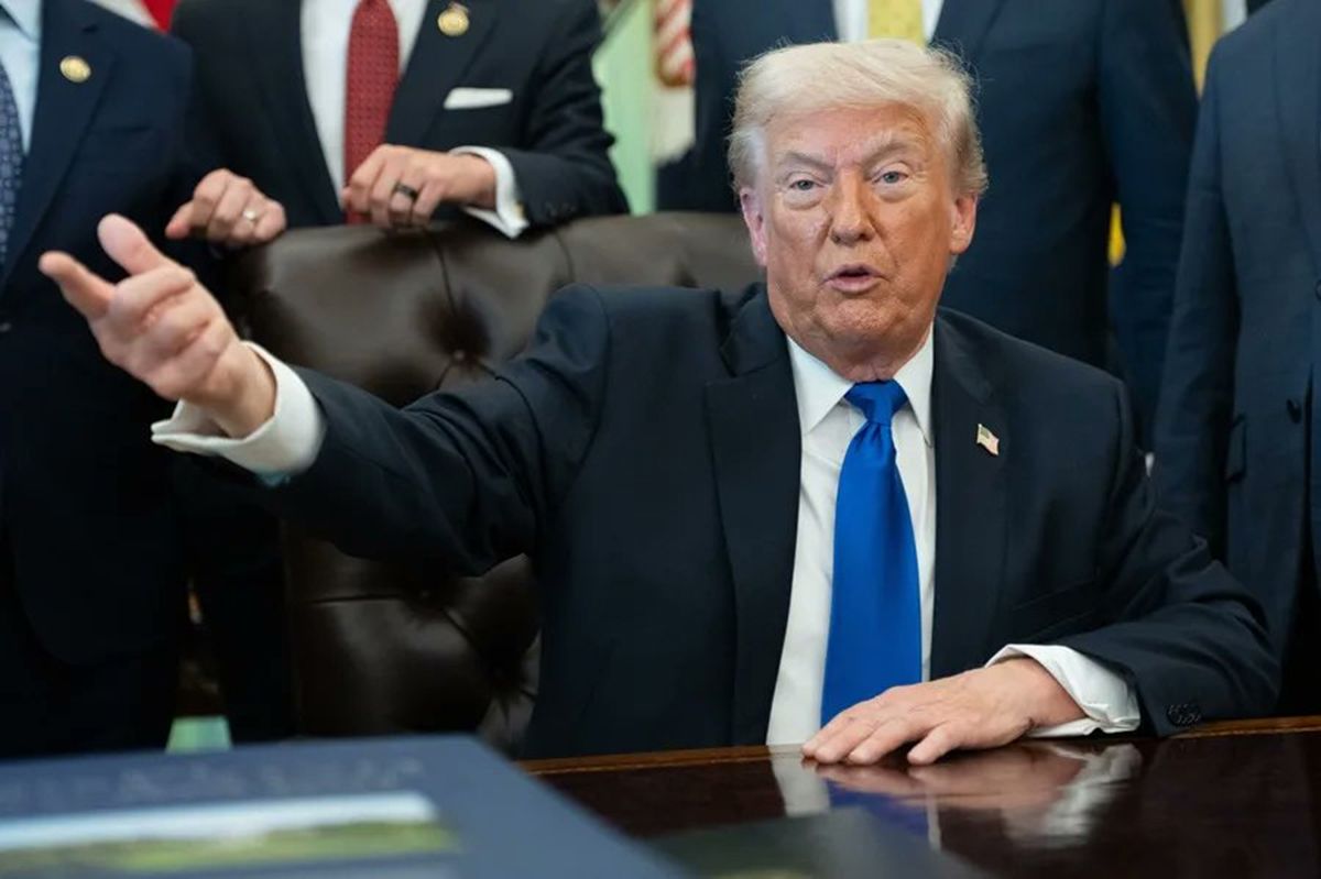 Trump volvió a chocar con la prensa y apuntó contra una periodista