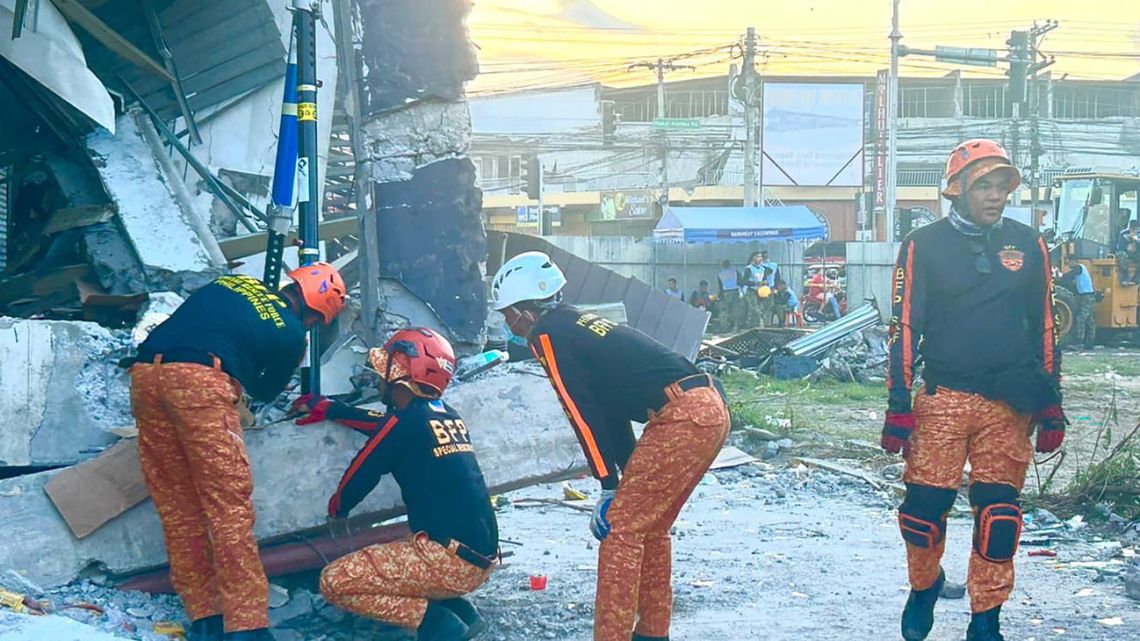 Filipinas busca sobrevivientes tras un terremoto que dejó más de 30 muertos